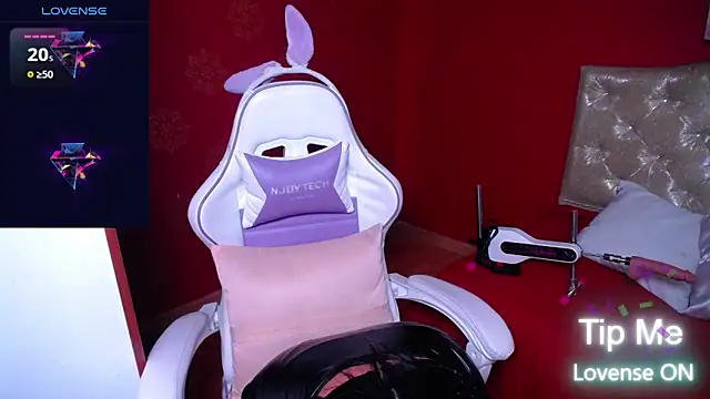 Snapshot of Violet-Flow chatting on 10/14/25, 01:12 Violet-Flow online show from 10/14/25, 01:12