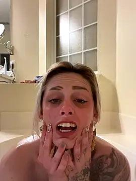 Snapshot of BriTaySayy chatting on 10/26/25, 08:59 BriTaySayy online show from 10/26/25, 08:59