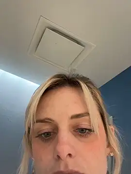 Snapshot of BriTaySayy chatting on 10/28/25, 08:44 BriTaySayy online show from 10/28/25, 08:44