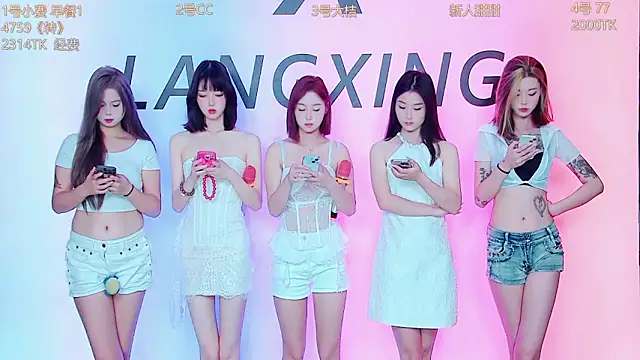 Snapshot of Emeralds_Girls chatting on 09/30/25, 12:59 Emeralds Girls online show from 09/30/25, 12:59