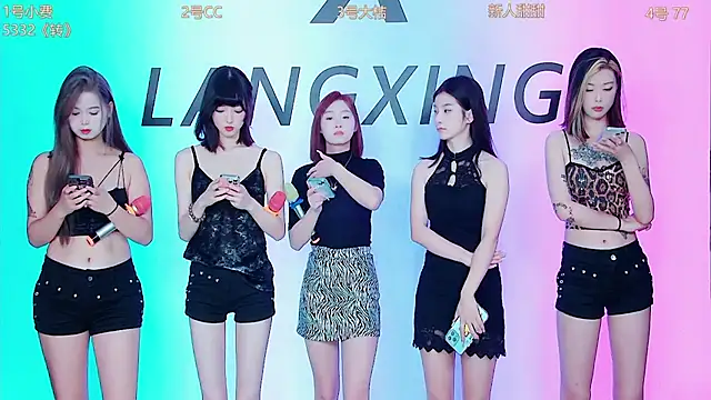 Snapshot of Emeralds_Girls chatting on 10/01/25, 01:00 Emeralds Girls online show from 10/01/25, 01:00