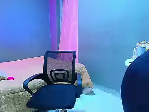 Snapshot of sophiejuicy_ chatting on 09/28/25, 05:02 sophiejuicy  online show from 09/28/25, 05:02