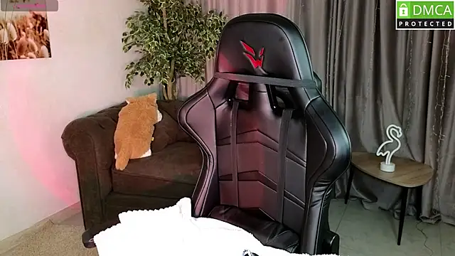 Snapshot of Roxy_foxi chatting on 09/14/25, 01:05 Roxy foxi online show from 09/14/25, 01:05