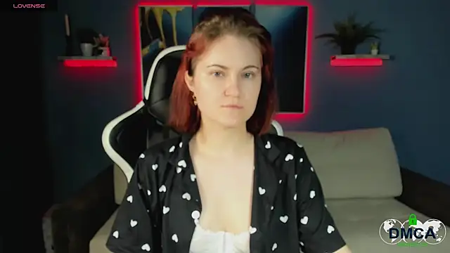 Snapshot of Roxy_foxi chatting on 09/20/25, 01:17 Roxy foxi online show from 09/20/25, 01:17