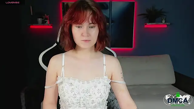 Snapshot of Roxy_foxi chatting on 09/21/25, 01:07 Roxy foxi online show from 09/21/25, 01:07