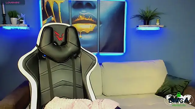 Snapshot of Roxy_foxi chatting on 10/04/25, 01:14 Roxy foxi online show from 10/04/25, 01:14