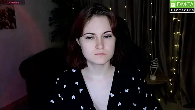 Snapshot of Roxy_foxi chatting on 10/19/25, 01:06 Roxy foxi online show from 10/19/25, 01:06