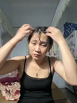 Almond-cute online show from 09/16/25, 12:28