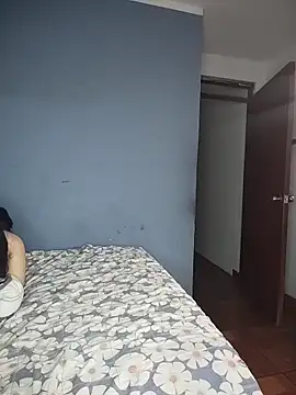 Snapshot of badlove42 chatting on 12/05/25, 04:36 badlove42 online show from 12/05/25, 04:36