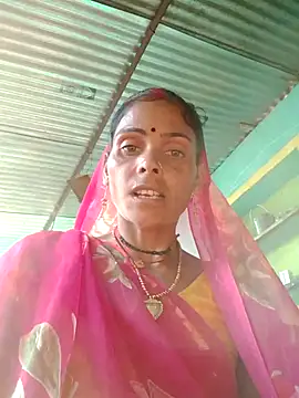 Snapshot of H_seema chatting on 10/05/25, 02:32 H seema online show from 10/05/25, 02:32