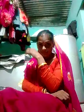 Snapshot of H_seema chatting on 10/13/25, 01:22 H seema online show from 10/13/25, 01:22