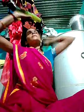 Snapshot of H_seema chatting on 10/19/25, 01:23 H seema online show from 10/19/25, 01:23