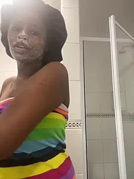 Snapshot of Moonzy77 chatting on 09/21/25, 04:30 Moonzy77 online show from 09/21/25, 04:30