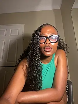 Snapshot of Moonzy77 chatting on 10/02/25, 09:22 Moonzy77 online show from 10/02/25, 09:22