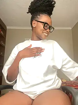 Snapshot of Moonzy77 chatting on 10/16/25, 12:50 Moonzy77 online show from 10/16/25, 12:50