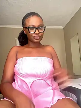 Snapshot of Moonzy77 chatting on 10/18/25, 01:45 Moonzy77 online show from 10/18/25, 01:45