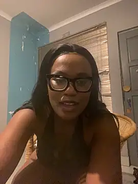 Snapshot of Moonzy77 chatting on 10/29/25, 07:48 Moonzy77 online show from 10/29/25, 07:48