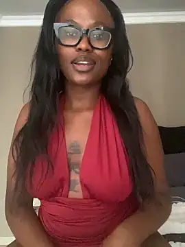 Snapshot of Moonzy77 chatting on 11/04/25, 01:10 Moonzy77 online show from 11/04/25, 01:10