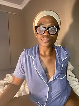 Snapshot of Moonzy77 chatting on 11/07/25, 01:16 Moonzy77 online show from 11/07/25, 01:16