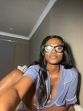 Snapshot of Moonzy77 chatting on 11/10/25, 12:09 Moonzy77 online show from 11/10/25, 12:09