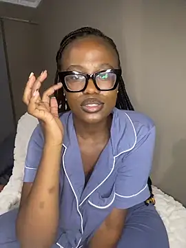 Snapshot of Moonzy77 chatting on 11/14/25, 10:18 Moonzy77 online show from 11/14/25, 10:18