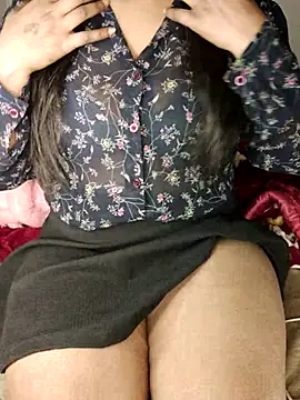 Snapshot of Riya_Malik chatting on 03/04/26, 03:01 Riya Malik online show from 03/04/26, 03:01