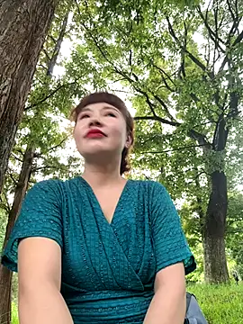 Snapshot of Xinlan-Asia chatting on 09/19/25, 08:27 Xinlan-Asia online show from 09/19/25, 08:27