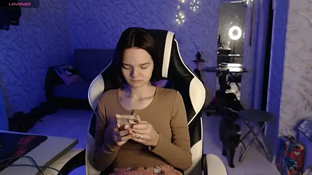 Snapshot of Kitti_study chatting on 10/05/25, 12:36 Kitti study online show from 10/05/25, 12:36