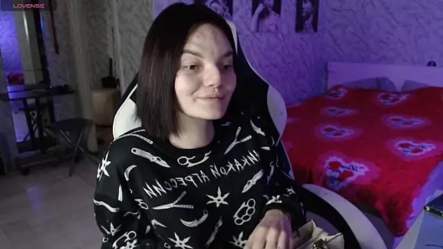 Snapshot of Kitti_study chatting on 10/18/25, 06:16 Kitti study online show from 10/18/25, 06:16