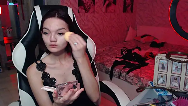 Snapshot of Kitti_study chatting on 10/31/25, 08:15 Kitti study online show from 10/31/25, 08:15