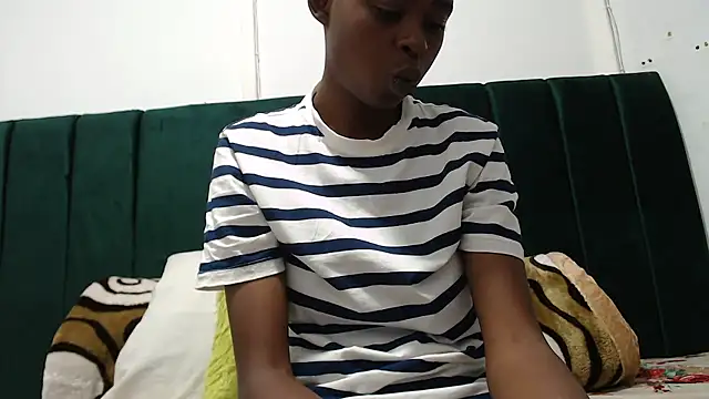 Snapshot of SweetSlenderChoc chatting on 01/17/26, 10:13 SweetSlenderChoc online show from 01/17/26, 10:13