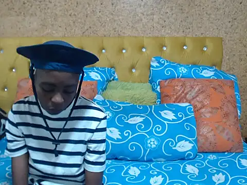 Snapshot of SweetSlenderChoc chatting on 02/14/26, 03:31 SweetSlenderChoc online show from 02/14/26, 03:31