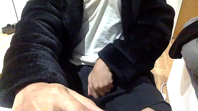 Snapshot of Whatevrr chatting on 10/25/25, 10:48 Whatevrr online show from 10/25/25, 10:48