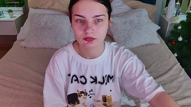 Snapshot of Angel_Braun chatting on 12/18/25, 12:44 Angel Braun online show from 12/18/25, 12:44