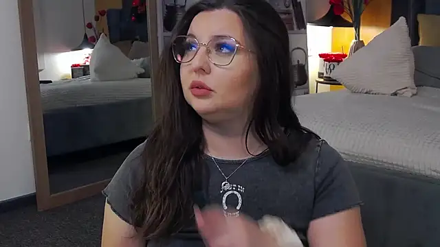 Snapshot of Mia_Swano chatting on 12/14/25, 02:06 Mia Swano online show from 12/14/25, 02:06