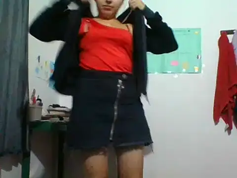 Snapshot of _Romilly_ chatting on 10/18/25, 03:31 Romilly online show from 10/18/25, 03:31