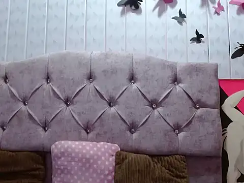 Snapshot of Emiily_Johamson chatting on 09/16/25, 01:50 Emiily Johamson online show from 09/16/25, 01:50