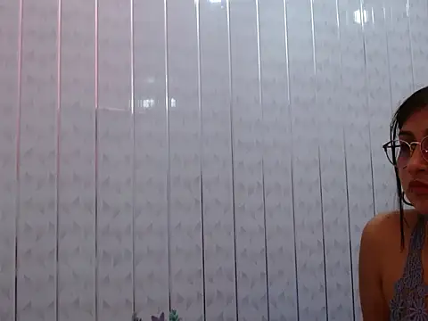 Snapshot of Emiily_Johamson chatting on 09/19/25, 02:24 Emiily Johamson online show from 09/19/25, 02:24