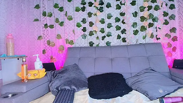 Snapshot of collet_1 chatting on 10/12/25, 12:26 collet 1 online show from 10/12/25, 12:26