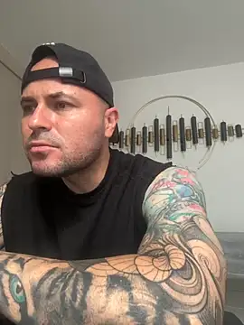 Snapshot of joshmahe chatting on 09/10/25, 02:06 joshmahe online show from 09/10/25, 02:06