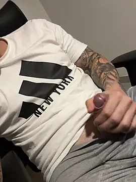 Snapshot of joshmahe chatting on 10/12/25, 06:45 joshmahe online show from 10/12/25, 06:45