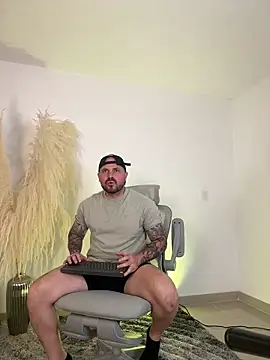 Snapshot of joshmahe chatting on 12/16/25, 11:10 joshmahe online show from 12/16/25, 11:10