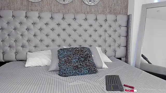 Snapshot of NahomyAngel chatting on 10/23/25, 01:32 NahomyAngel online show from 10/23/25, 01:32