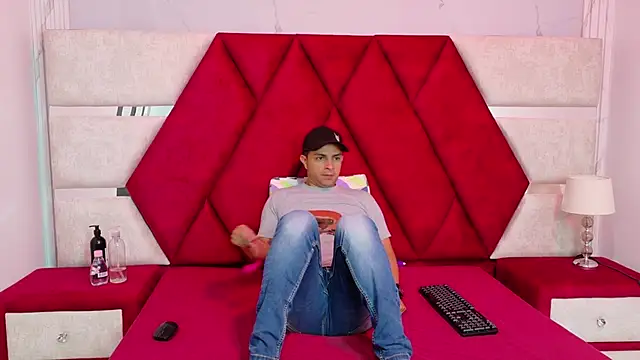 Kity spiderr online show from 09/25/25, 12:20