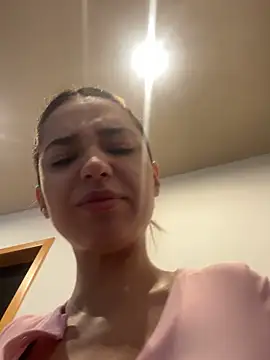 ItalianGirl online show from 10/25/25, 02:46