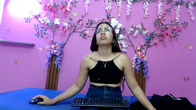 skinnysofia18 online show from 03/05/26, 01:29