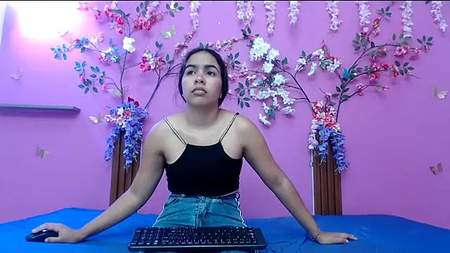 skinnysofia18 online show from 05/29/26, 01:53