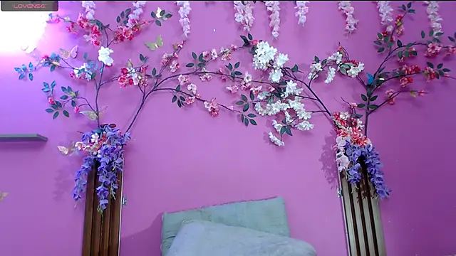 skinnysofia18 online show from 06/15/26, 02:08