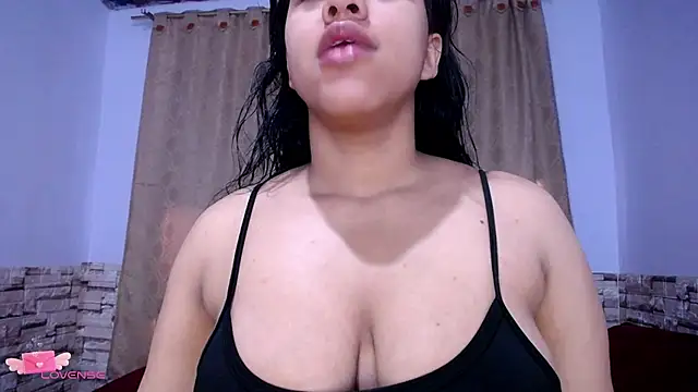 Snapshot of Bicky_24 chatting on 11/14/25, 01:32 Bicky 24 online show from 11/14/25, 01:32