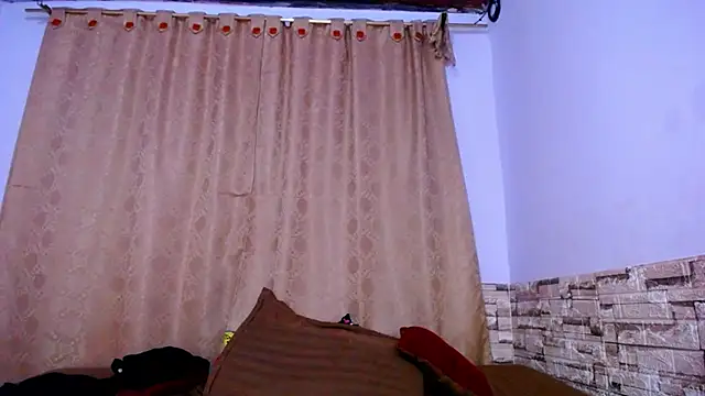 Snapshot of Bicky_24 chatting on 11/28/25, 10:18 Bicky 24 online show from 11/28/25, 10:18
